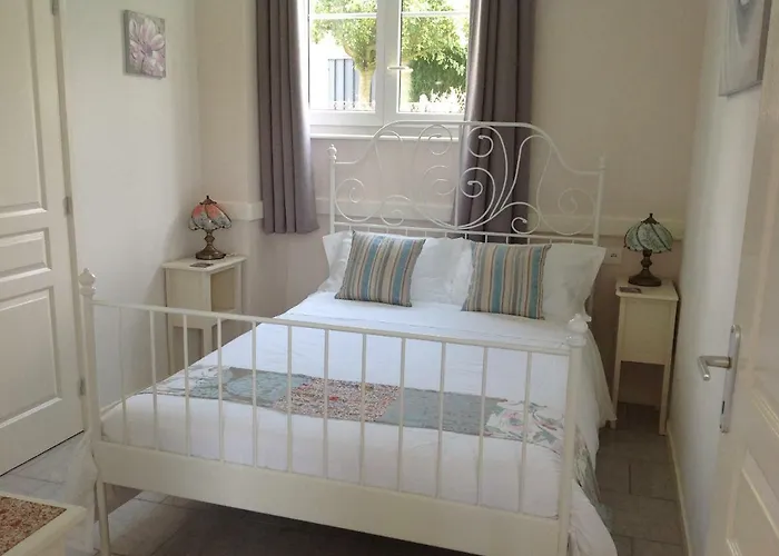 Maison Voie Verte Bed & Breakfast Bion